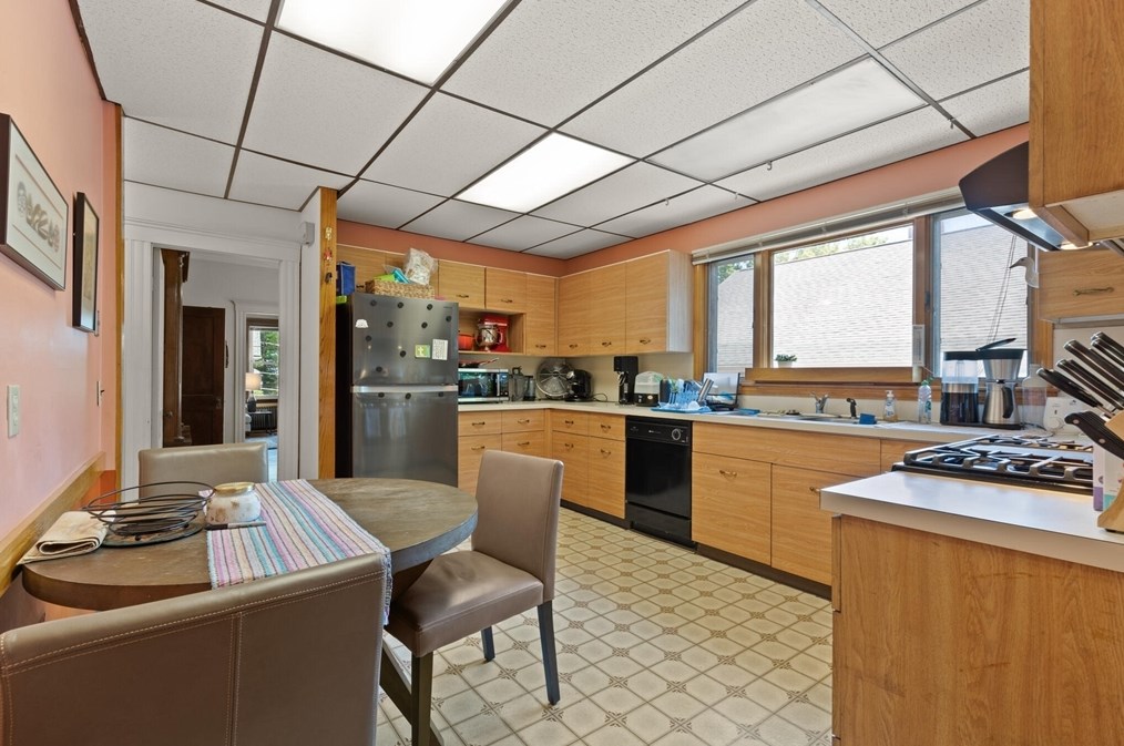 212 Maplewood St, Watertown MA  02472-1302 exterior