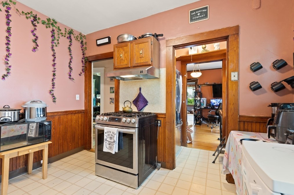 212 Maplewood St, Watertown MA  02472-1302 exterior