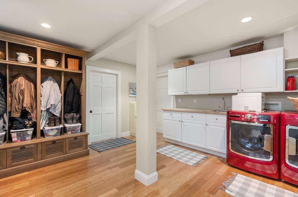 125 Rutledge Rd, Belmont MA 02478-3323 exterior