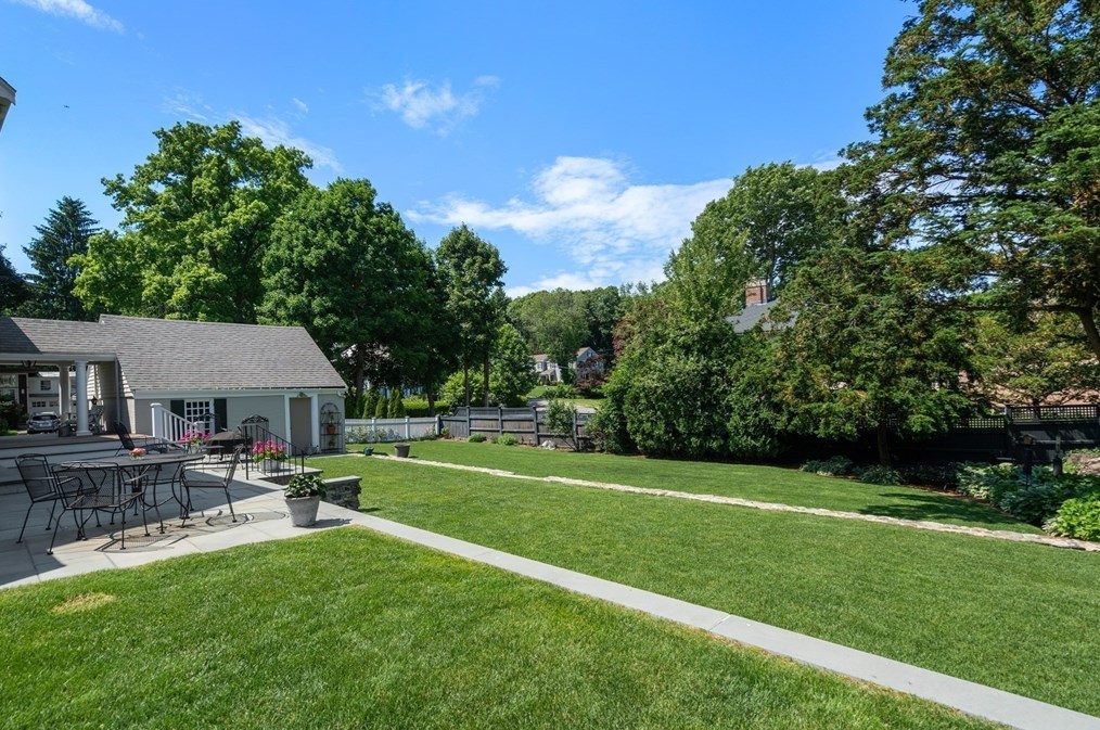 125 Rutledge Rd, Belmont MA 02478-3323 exterior