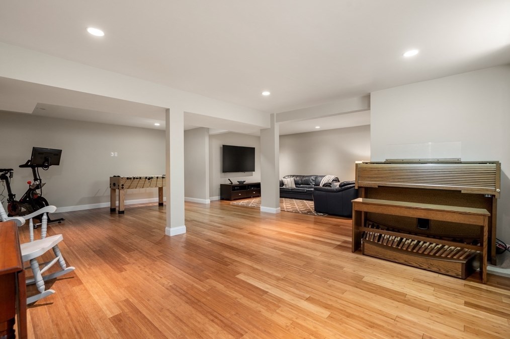 125 Rutledge Rd, Belmont MA 02478-3323 exterior