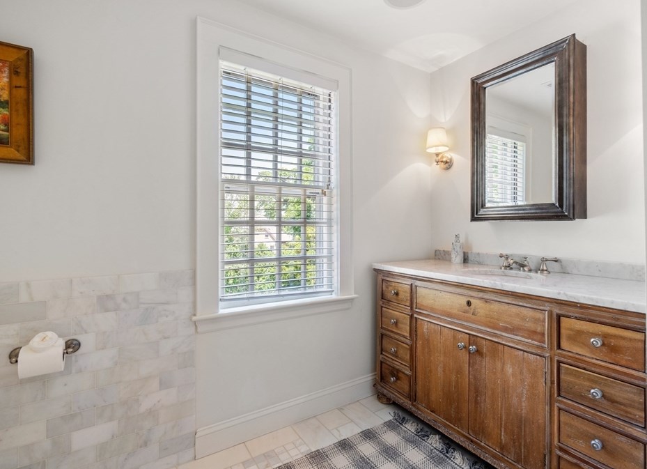 125 Rutledge Rd, Belmont MA 02478-3323 exterior