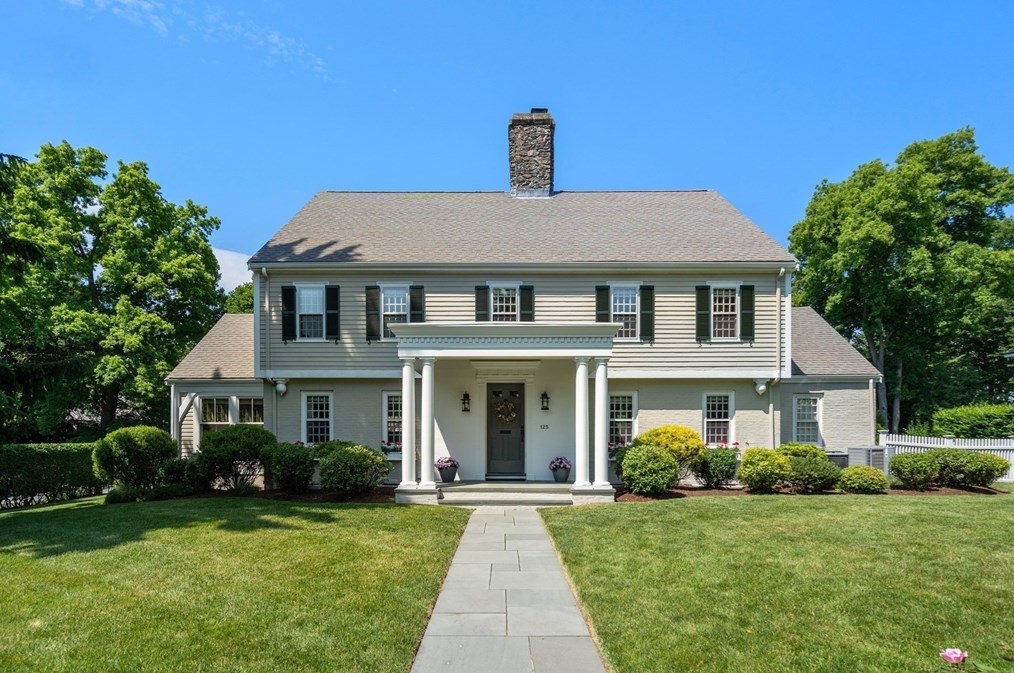 125 Rutledge Rd, Belmont MA 02478-3323 exterior
