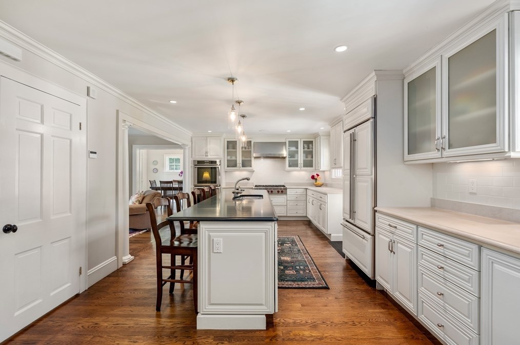 125 Rutledge Rd, Belmont MA 02478-3323 exterior