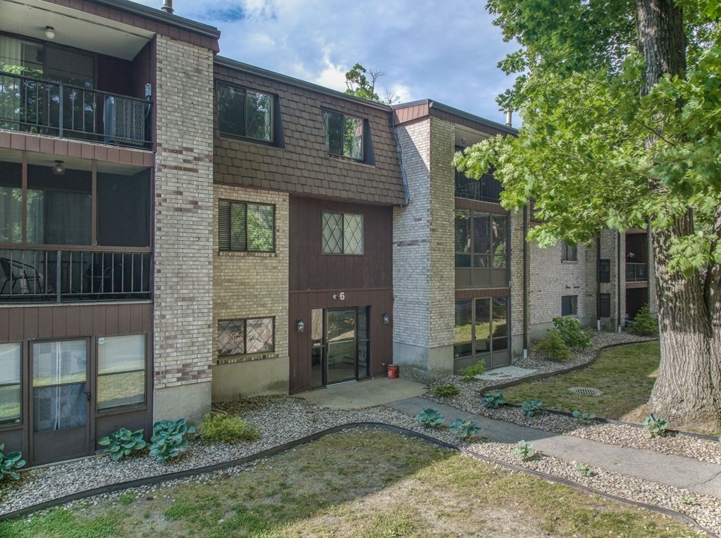 6 Greenbriar Dr, North Reading MA  01864-3150 exterior