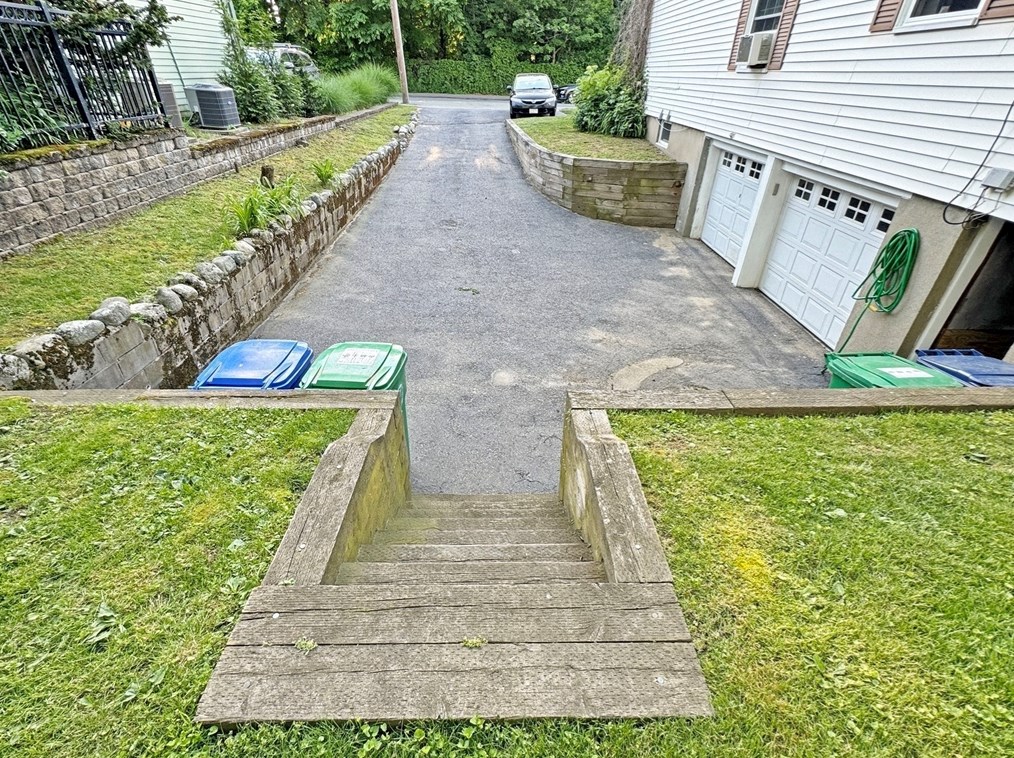 125 Waban St, Newton MA 02458-1412 exterior