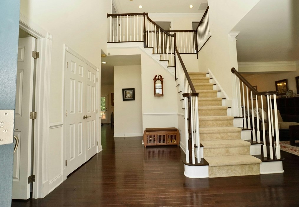 16 Indian Cir, Holliston, MA 01746