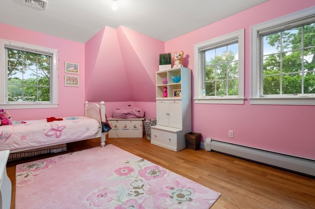 24 Mohawk Rd, Arlington MA 02474-1606 exterior