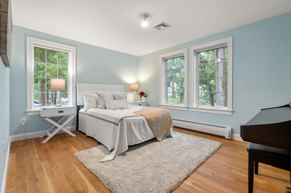 24 Mohawk Rd, Arlington MA 02474-1606 exterior