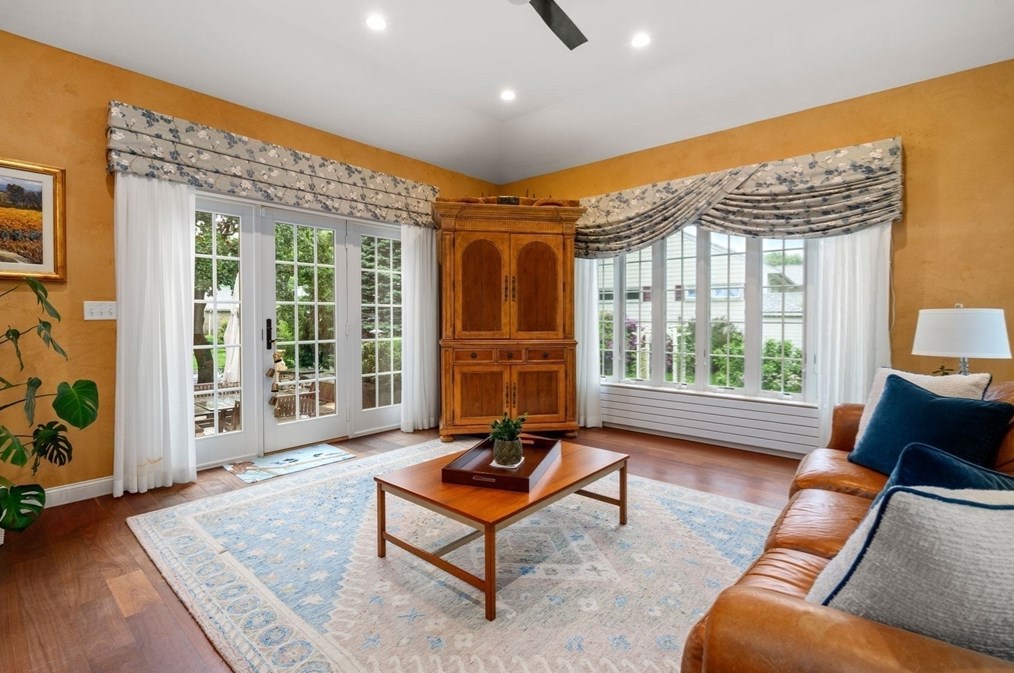 24 Mohawk Rd, Arlington MA 02474-1606 exterior