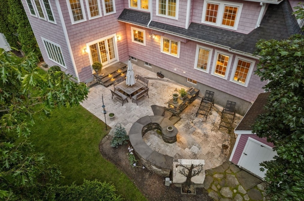 24 Mohawk Rd, Arlington MA 02474-1606 exterior