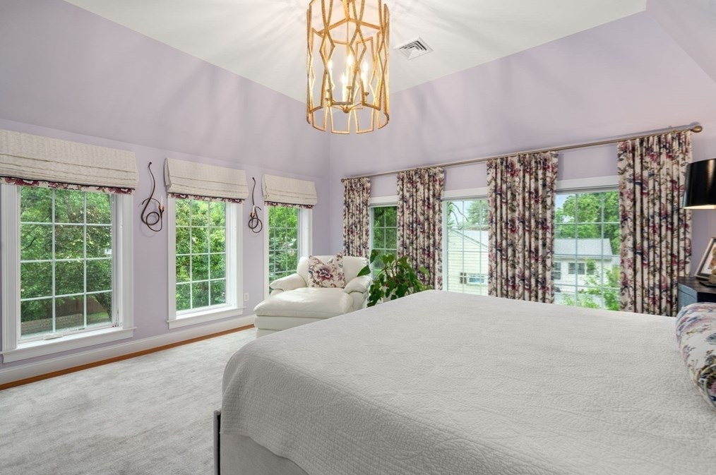 24 Mohawk Rd, Arlington MA 02474-1606 exterior