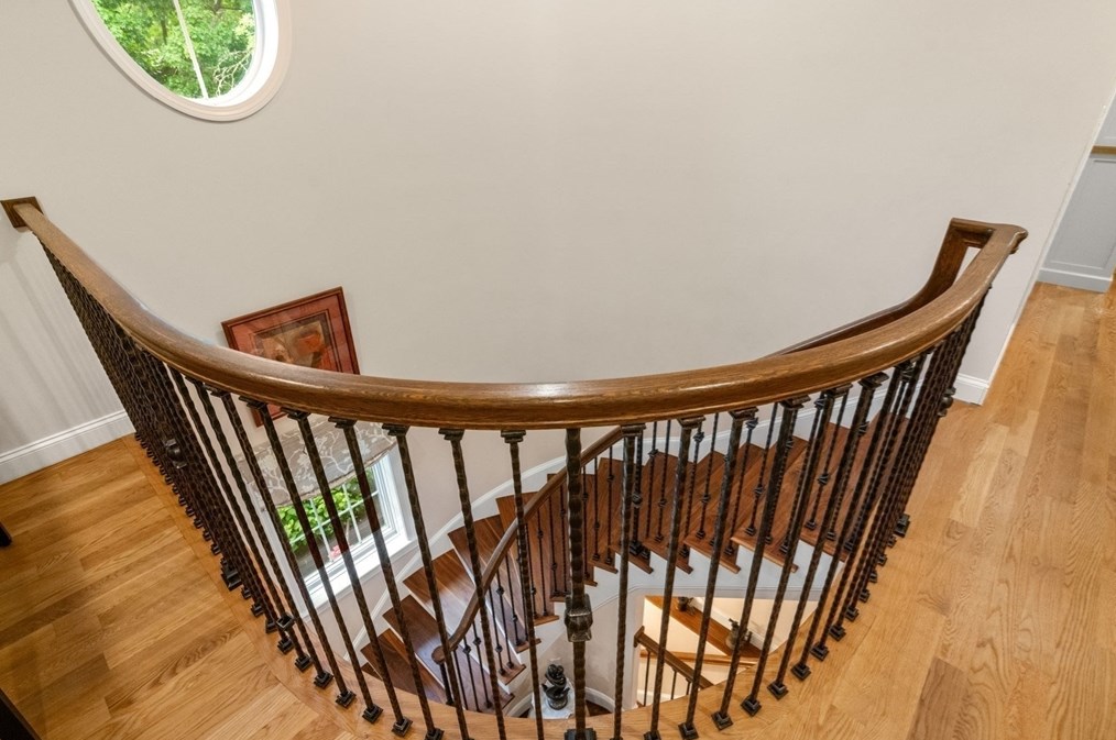 24 Mohawk Rd, Arlington MA 02474-1606 exterior