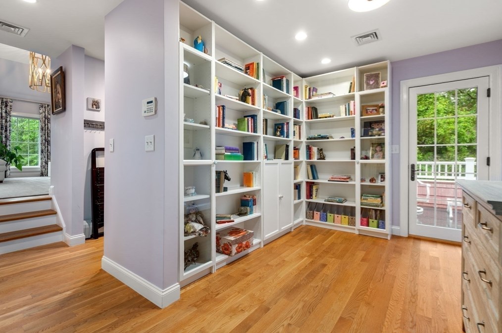 24 Mohawk Rd, Arlington MA 02474-1606 exterior