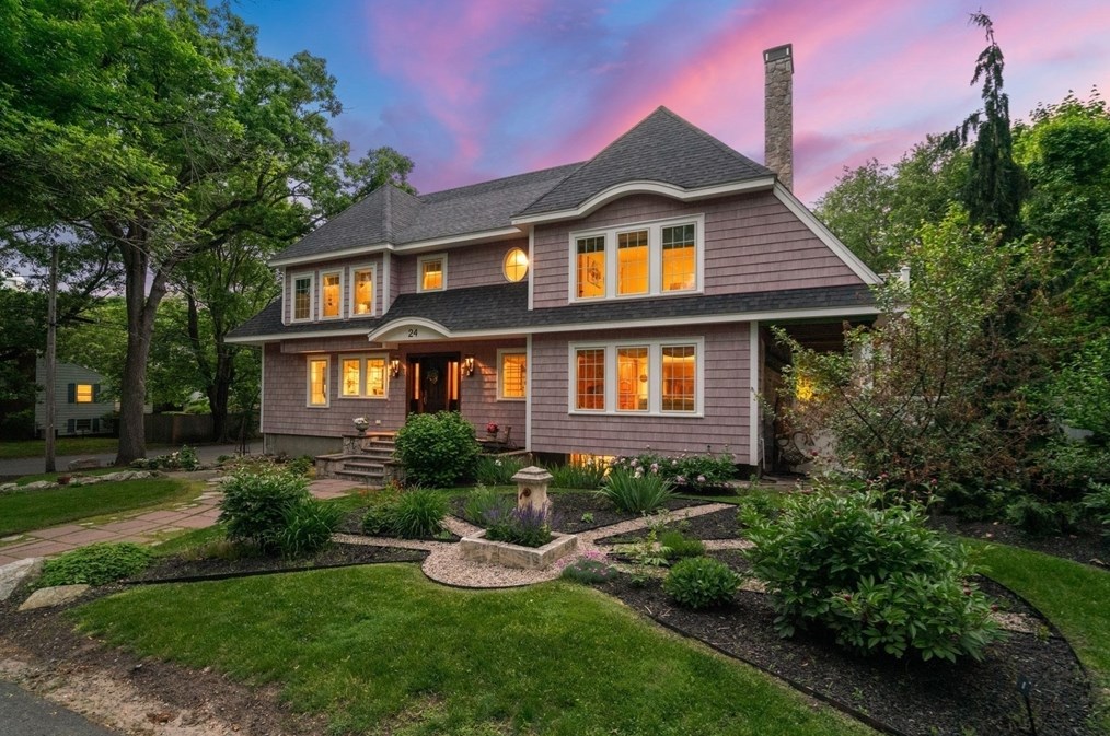 24 Mohawk Rd, Arlington MA 02474-1606 exterior