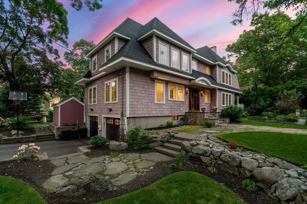 24 Mohawk Rd, Arlington MA 02474-1606 exterior