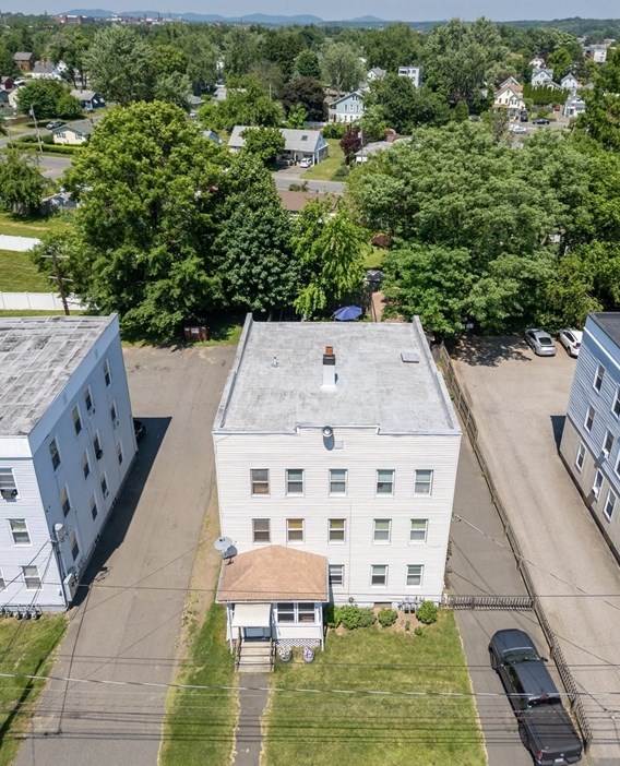 26 Artisan St, Chicopee, MA 01013