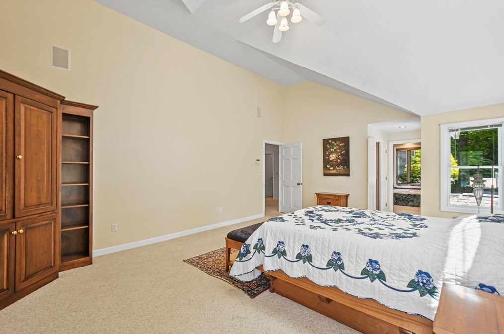 67 Bennetts Rd, Sturbridge MA  01566-1402 exterior