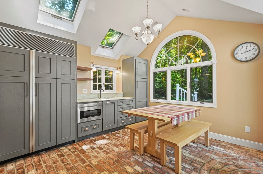 67 Bennetts Rd, Sturbridge MA  01566-1402 exterior