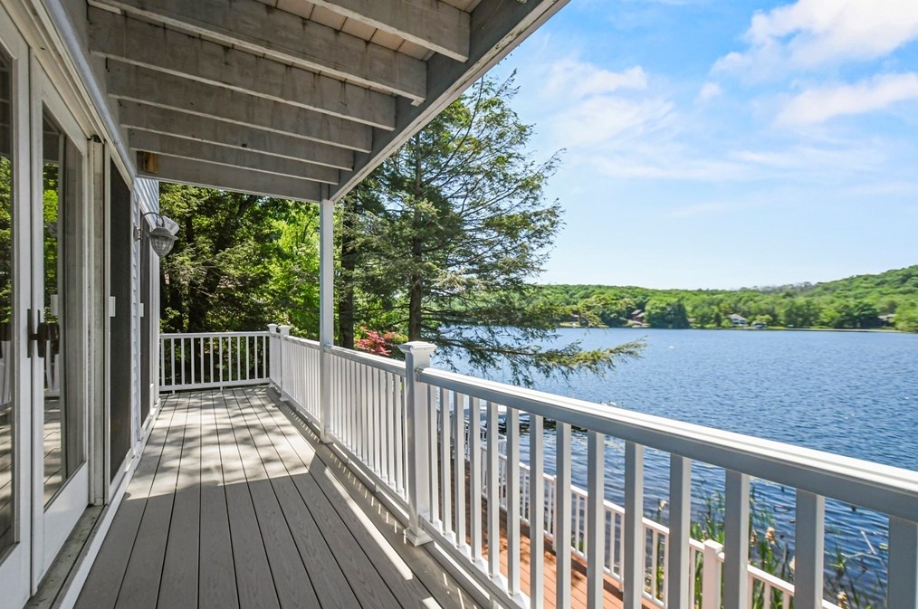 67 Bennetts Rd, Sturbridge MA  01566-1402 exterior