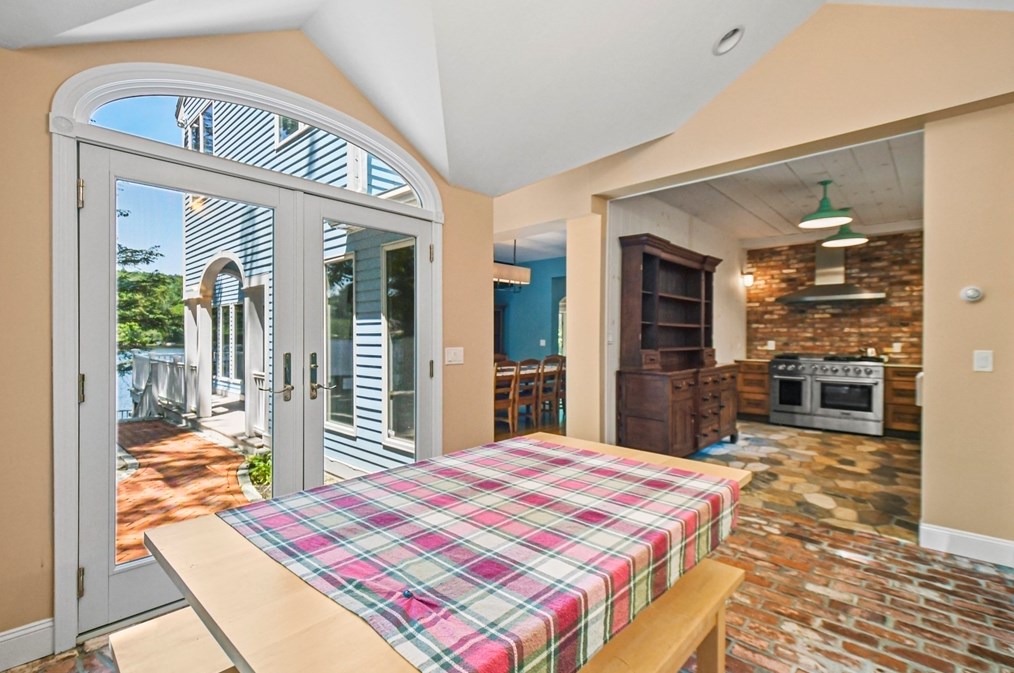 67 Bennetts Rd, Sturbridge MA  01566-1402 exterior