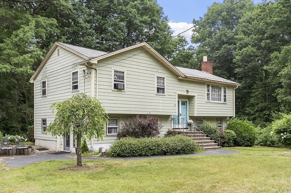 16 Geiger Dr, Tewksbury, MA 01876