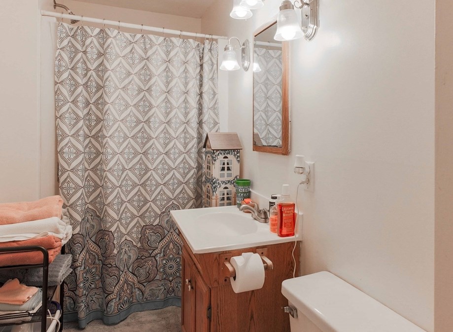 12 Upland Ave, Webster MA 01570-2342 exterior