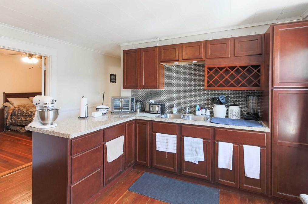 12 Upland Ave, Webster MA 01570-2342 exterior