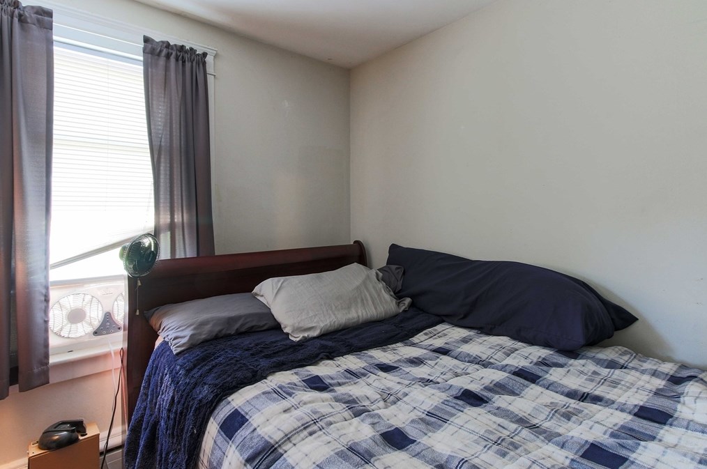 12 Upland Ave, Webster MA 01570-2342 exterior