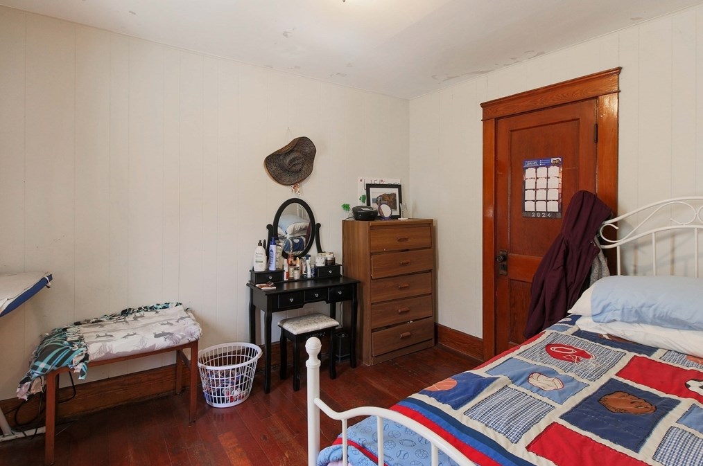 12 Upland Ave, Webster MA 01570-2342 exterior