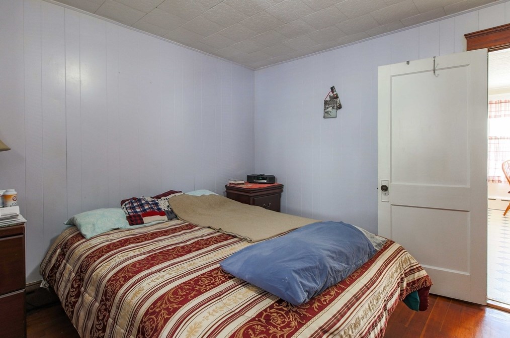 12 Upland Ave, Webster MA 01570-2342 exterior