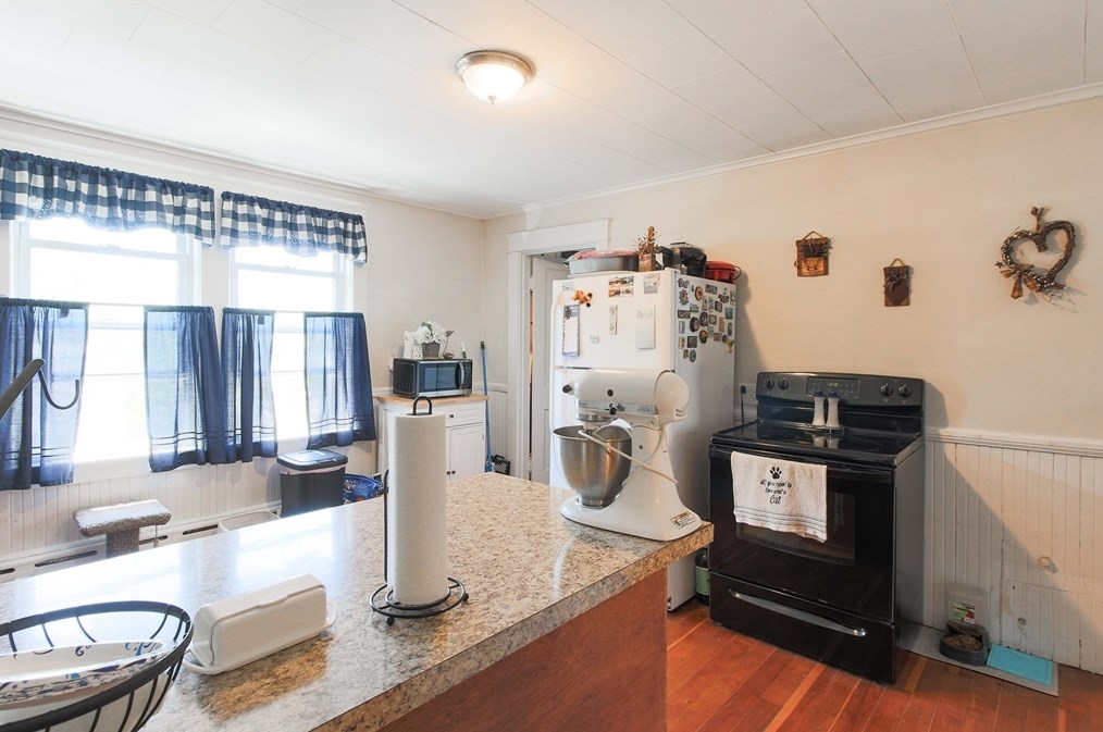 12 Upland Ave, Webster MA 01570-2342 exterior