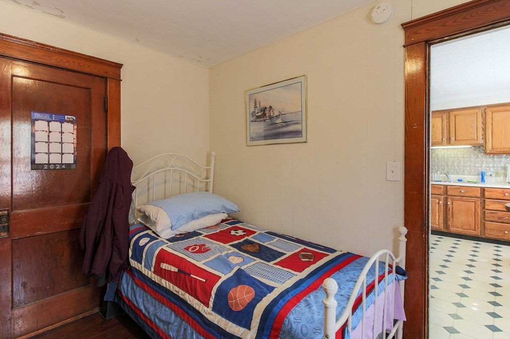 12 Upland Ave, Webster MA 01570-2342 exterior