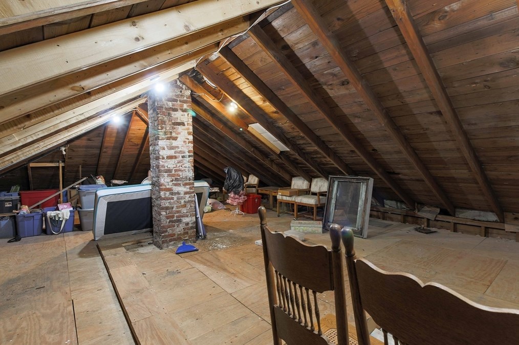 12 Upland Ave, Webster MA 01570-2342 exterior