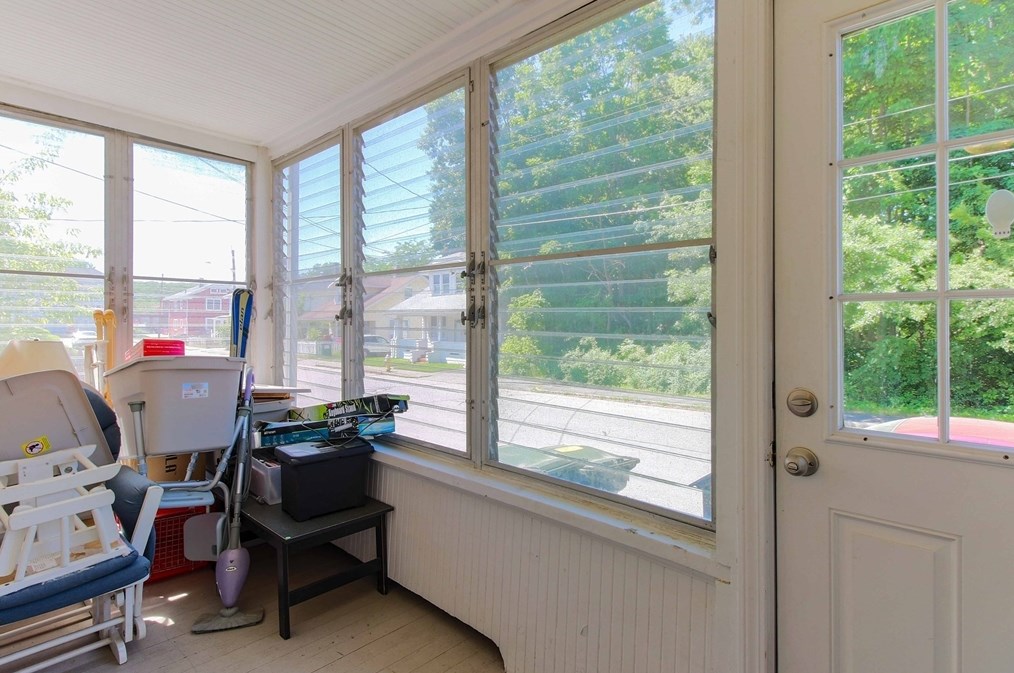 12 Upland Ave, Webster MA  01570-2341 exterior