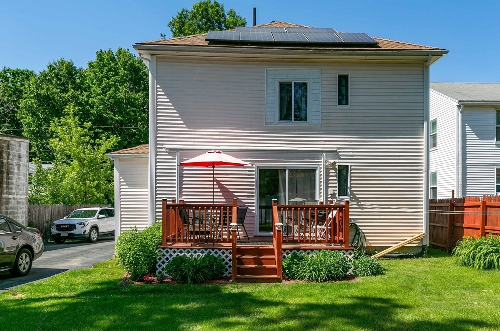 12 Upland Ave, Webster MA 01570-2342 exterior