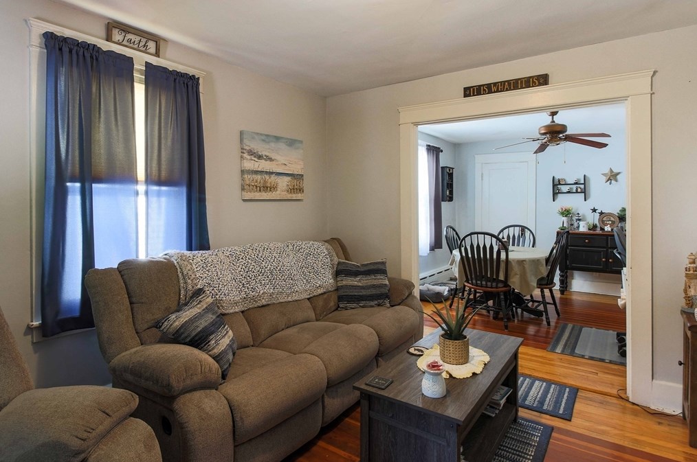 12 Upland Ave, Webster MA 01570-2342 exterior