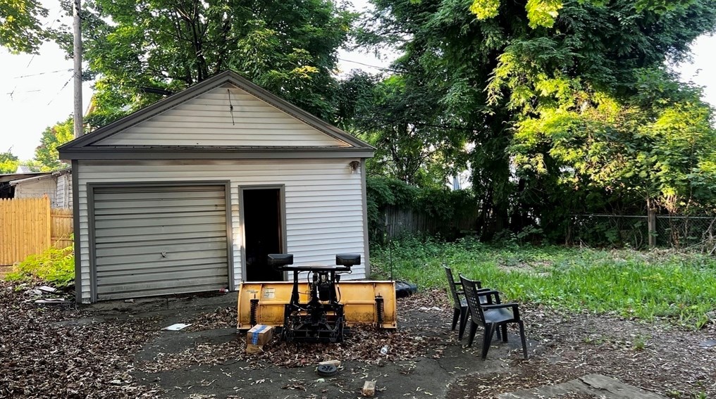 51 Vw St, Holyoke MA 01040-3542 exterior