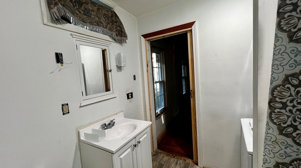 51 Vw St, Holyoke MA 01040-3542 exterior