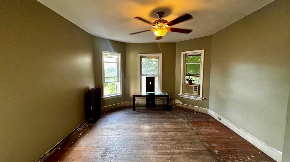 51 Vw St, Holyoke MA 01040-3542 exterior