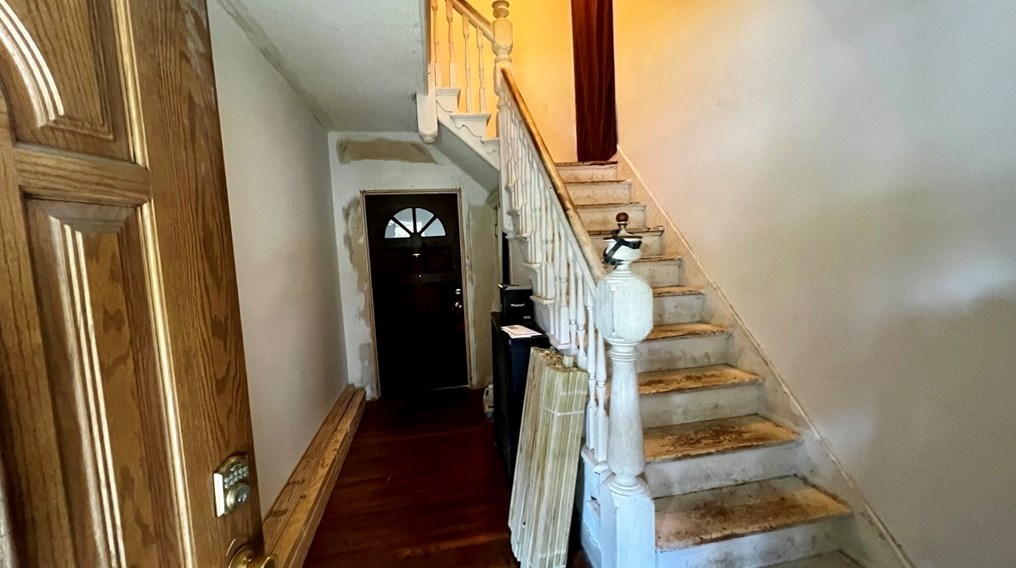 51 Vw St, Holyoke MA 01040-3542 exterior