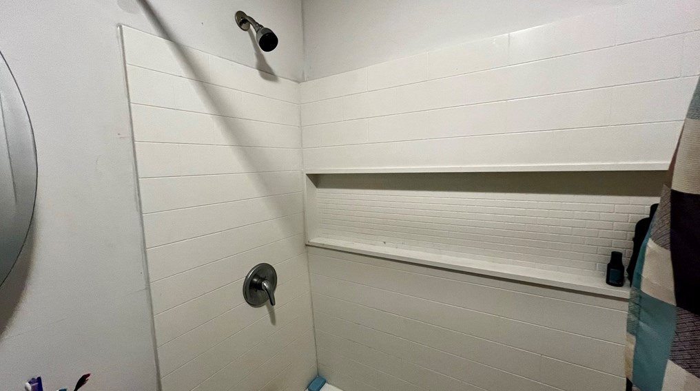 51 Vw St, Holyoke MA 01040-3542 exterior