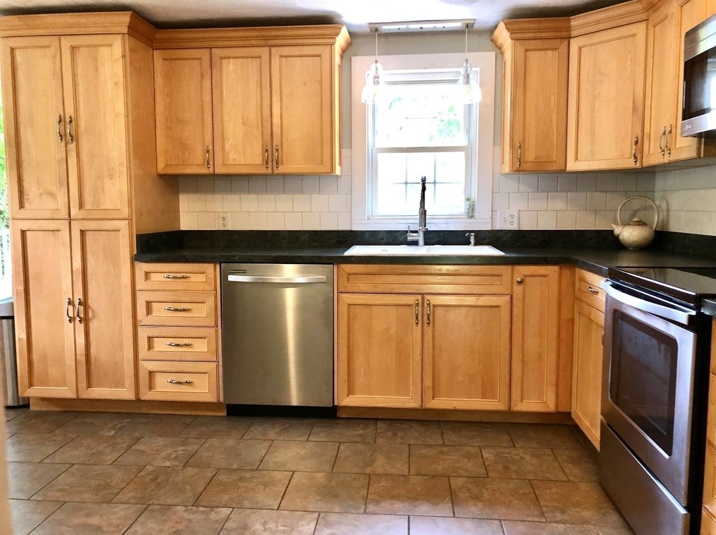 8 Eel Riv Cir, Plymouth MA 02360 exterior