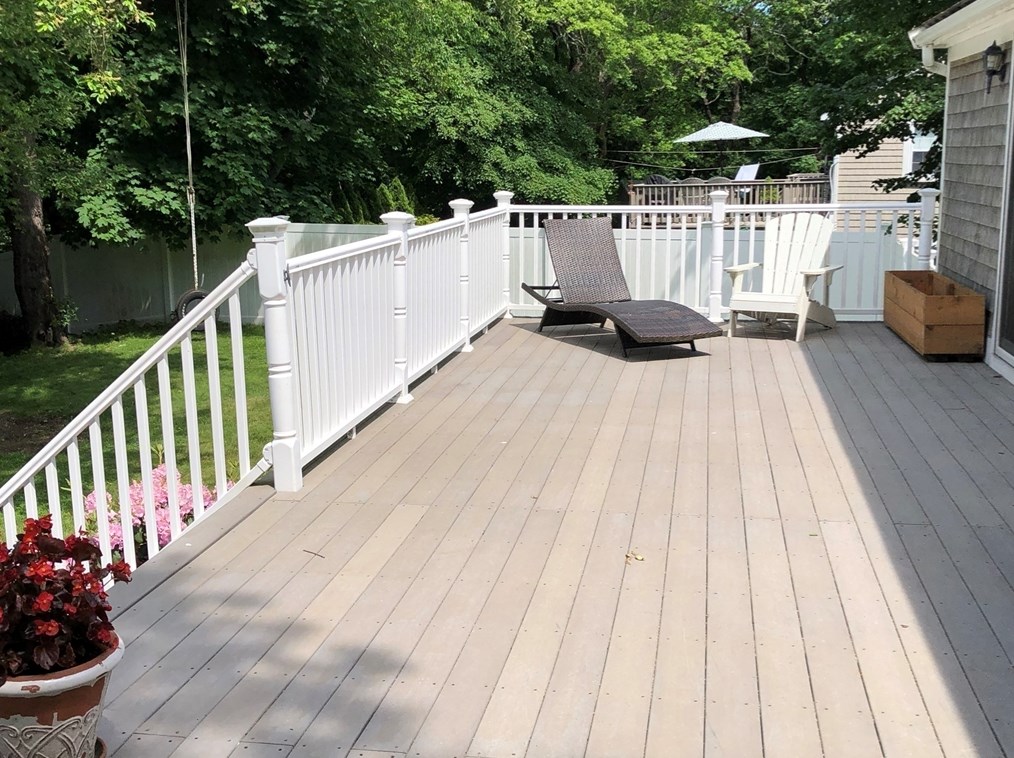 8 Eel Riv Cir, Plymouth MA 02360 exterior