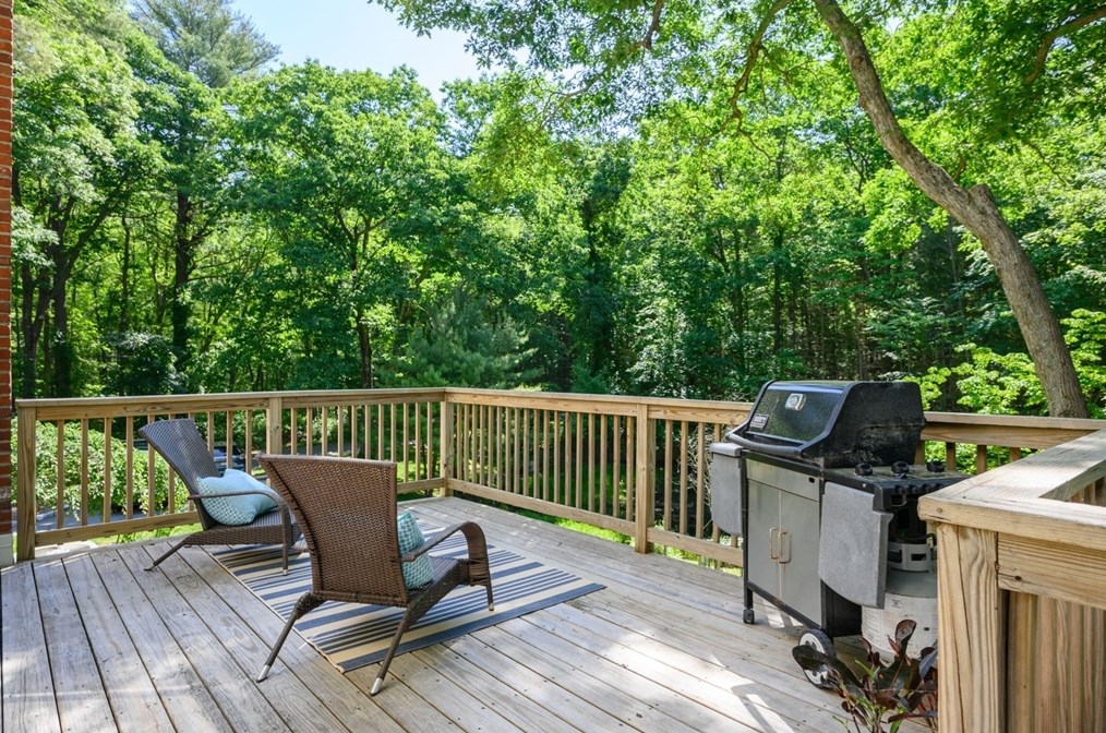 75 Popes Ln, Hingham MA 02043-2902 exterior