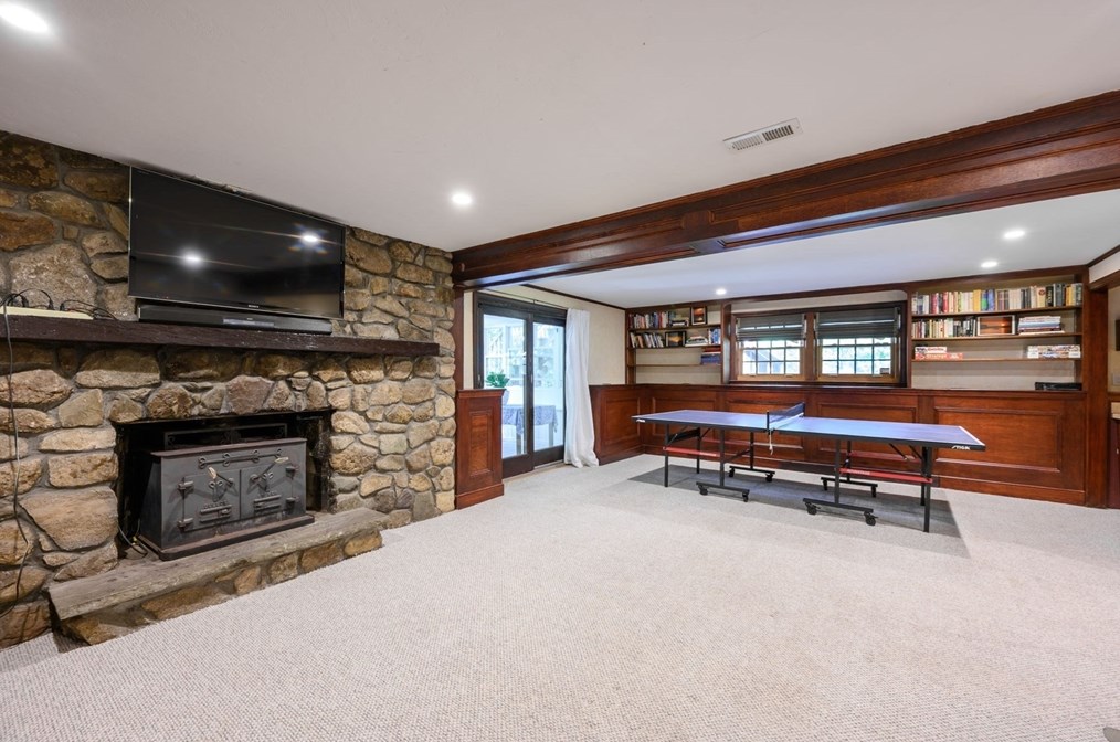 75 Popes Ln, Hingham MA 02043-2902 exterior