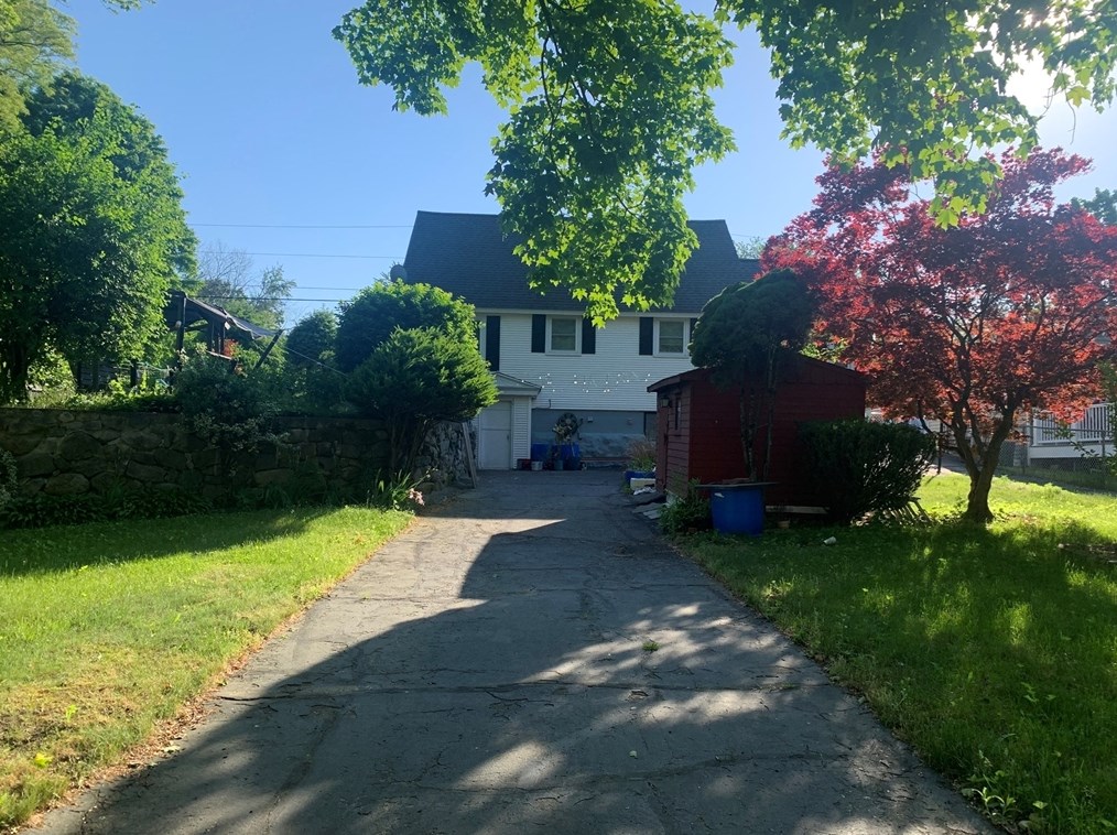 21 Barbara St, Lowell MA 01854-1433 exterior