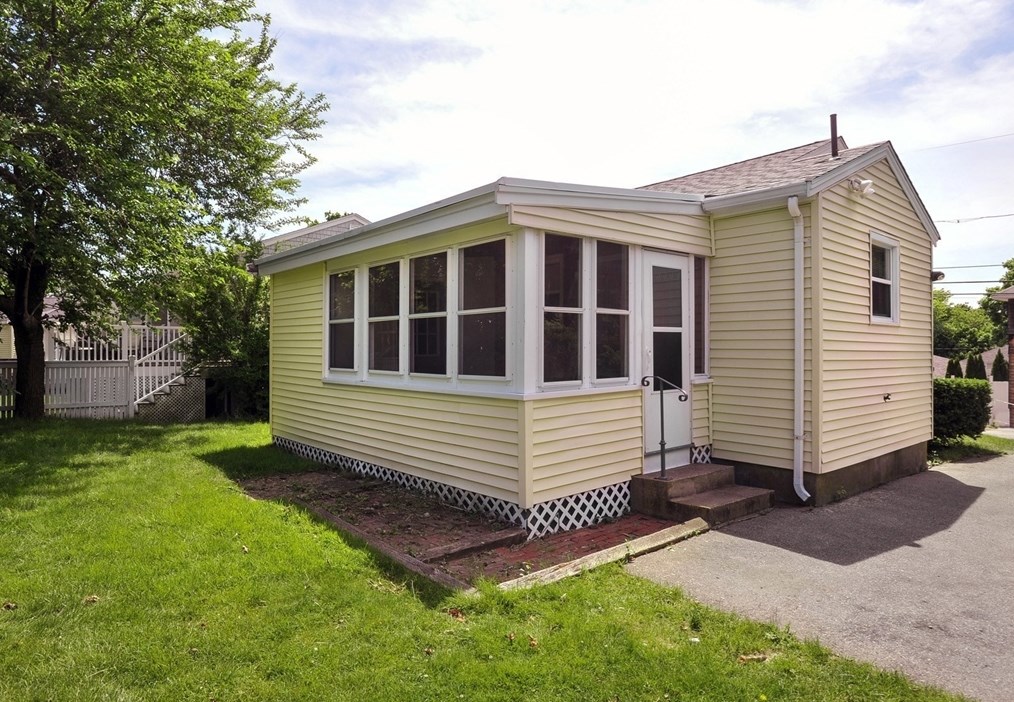 54 Park Ave, Hull, MA 02045