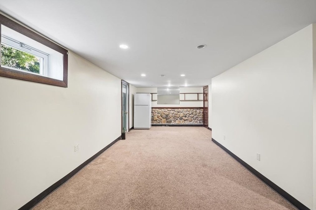 36 Broadway, Stoughton MA 02072-3006 exterior