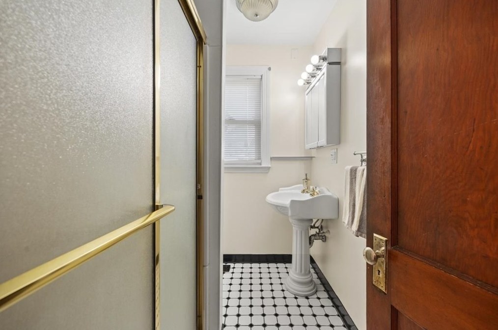 36 Broadway, Stoughton MA 02072-3006 exterior